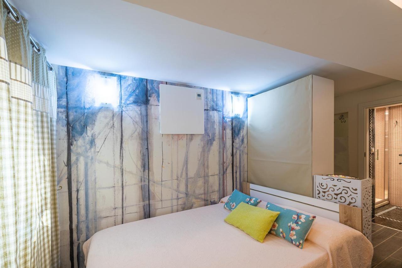 Ln Luxe Apartment Venice Canal View Bagian luar foto