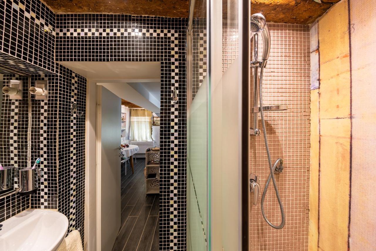 Ln Luxe Apartment Venice Canal View Bagian luar foto