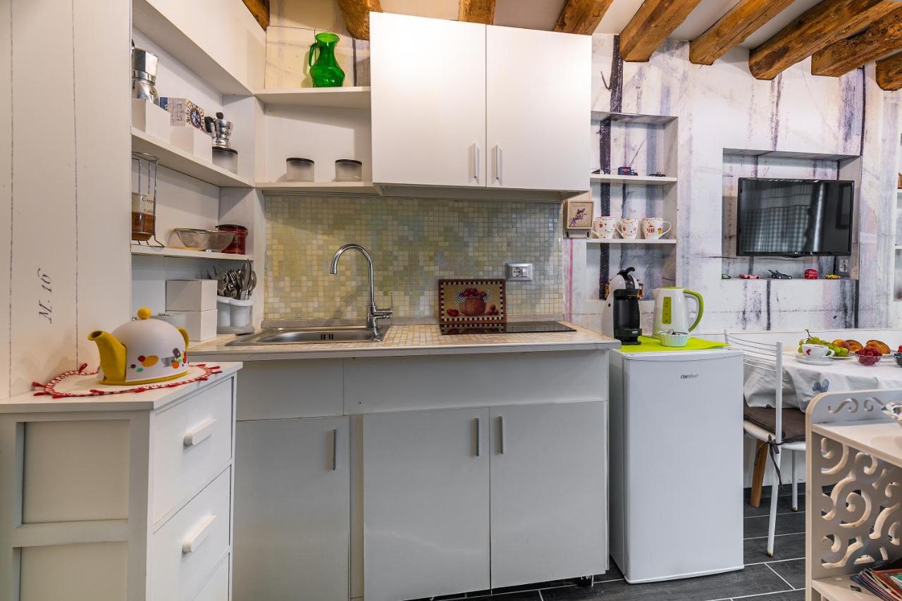 Ln Luxe Apartment Venice Canal View Bagian luar foto