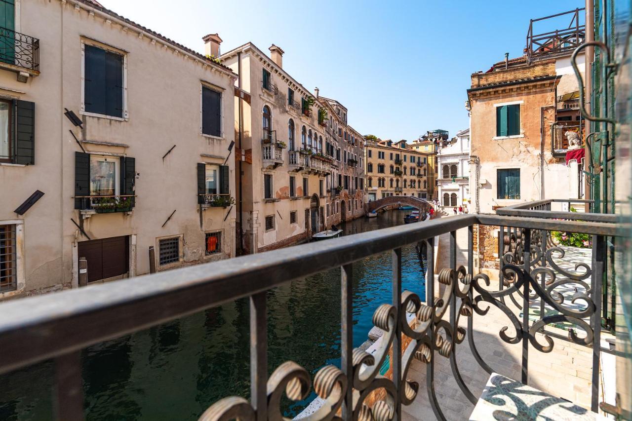 Ln Luxe Apartment Venice Canal View Bagian luar foto