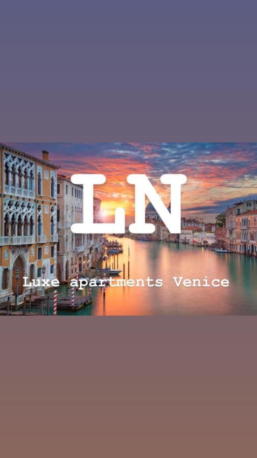 Ln Luxe Apartment Venice Canal View Bagian luar foto